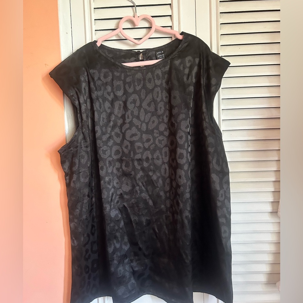🚨SOLD🚨Shein Black Cheetah Print Top